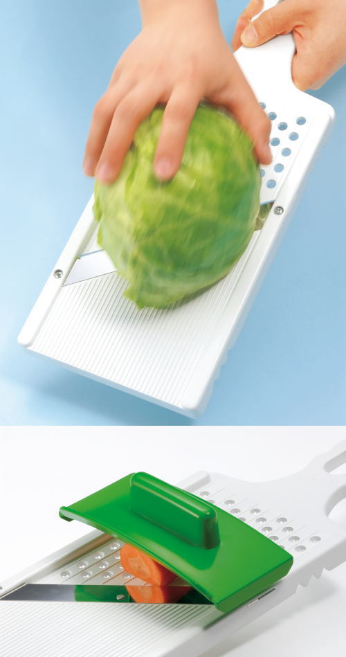 キャベツを丸ごとスライスできる。安全ホルダーで最後までスライスできます。